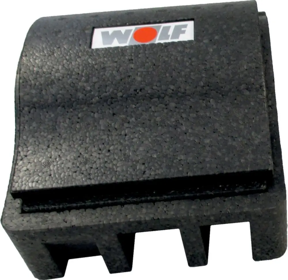 Wärmedämmschale für eine Solarpumpengruppe, in schwarzem Material, mit der Marke Wolf logo. Die Schale hat eine angepasste Form zur Isolierung von Rohrleitungen.
